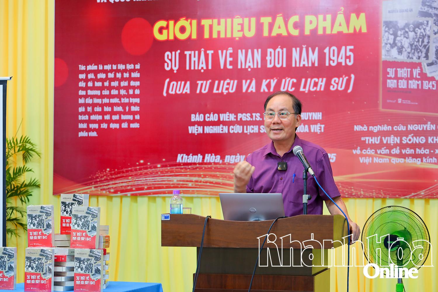 សាស្ត្រាចារ្យរង បណ្ឌិត Pham Van Huynh ណែនាំសៀវភៅ 