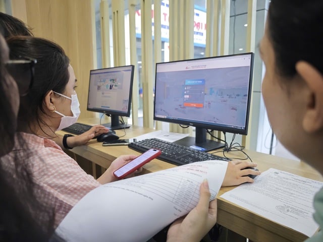 Vì sao điểm thi tốt nghiệp THPT thấp nhưng điểm chuẩn lại cao hơn năm ngóai? - Ảnh 1.