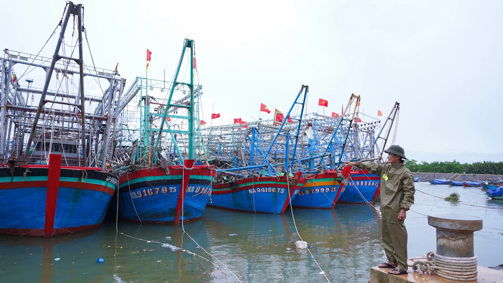 Tan Xuan village chief Duong The Lai said that Bac Cua Viet anchorage area creates convenience and safety for boats to take shelter from storms - Photo: L.T