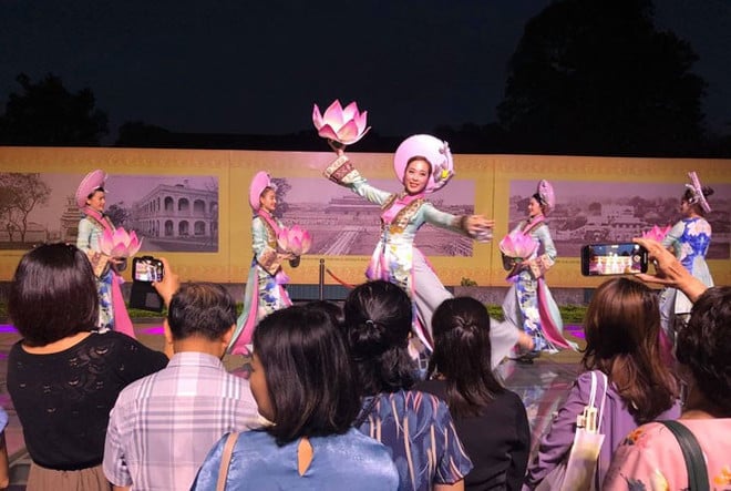 254khai-truong-tour-dem-giai-ma-hoang-thanh-thang-long-2.jpg