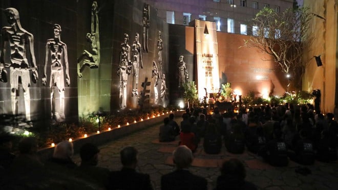 ha-noi-ra-mat-tour-dem-hoa-lo-1.jpg