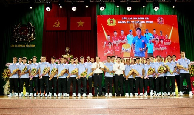 Hình thành siêu đô thị Thành phố Hồ Chí Minh và cơ hội để bóng đá chuyển mình mạnh mẽ - Ảnh 1.