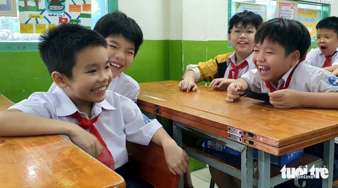 Sáng nay 25-8, học sinh TP.HCM háo hức tựu trường - Ảnh 7.