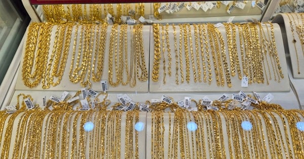 Gold price continues to increase, close to 127 million VND/tael