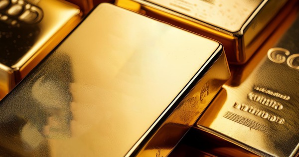 Marché du 25 août 2025 : Le prix de l'or maintient son pic historique, le prix de l'essence tend à augmenter