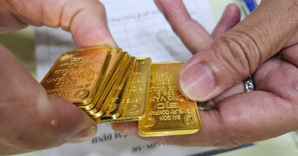 Kleine Goldgeschäfte, die SJC-Goldbarren kaufen und verkaufen, treiben die Preise auf Rekordhöhen