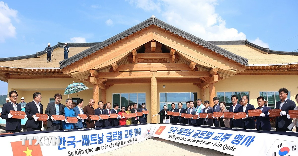 Vietnam-Korea cultural exchange at "Vietnam Village" in Korea