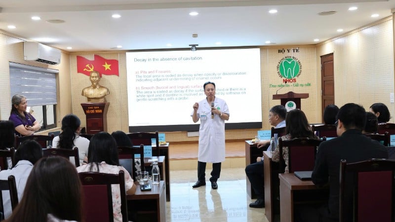 សិស្សអនុវត្តលើមនុស្សពិត ប្រៀបធៀបលទ្ធផលជាមួយ 