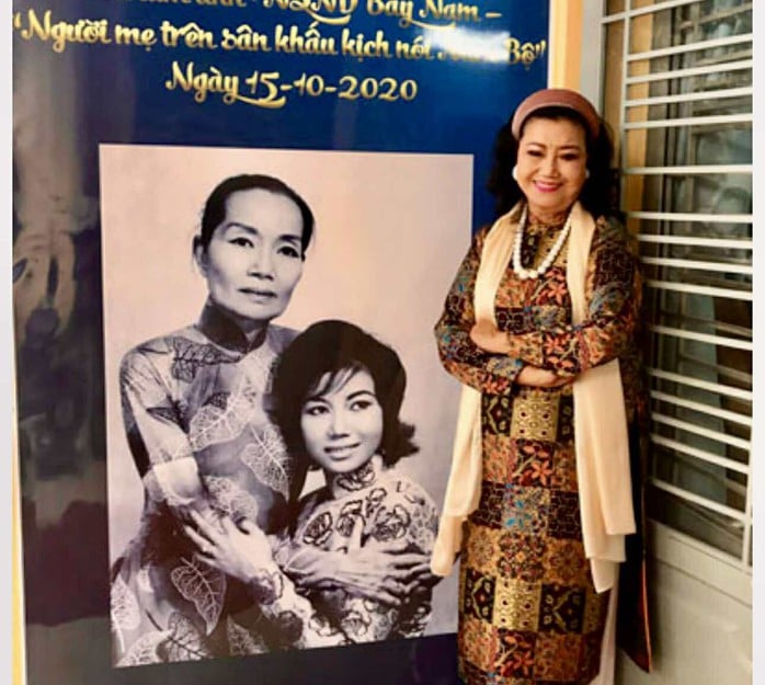 Nghệ sĩ Đoàn kịch Kim Cương tề tựu trong ngày giỗ NSND Bảy Nam - Ảnh 1.