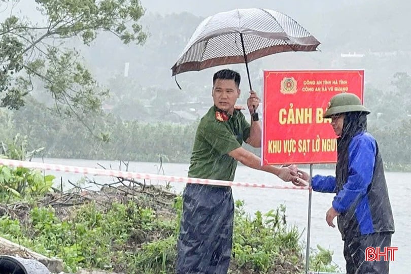 Nhằm đảm bảo an toàn cho người dân, chính quyền địa phương và lực lượng công an đã cắm biển cảnh báo và cấm đường để người dân chủ động né tránh rủi ro.