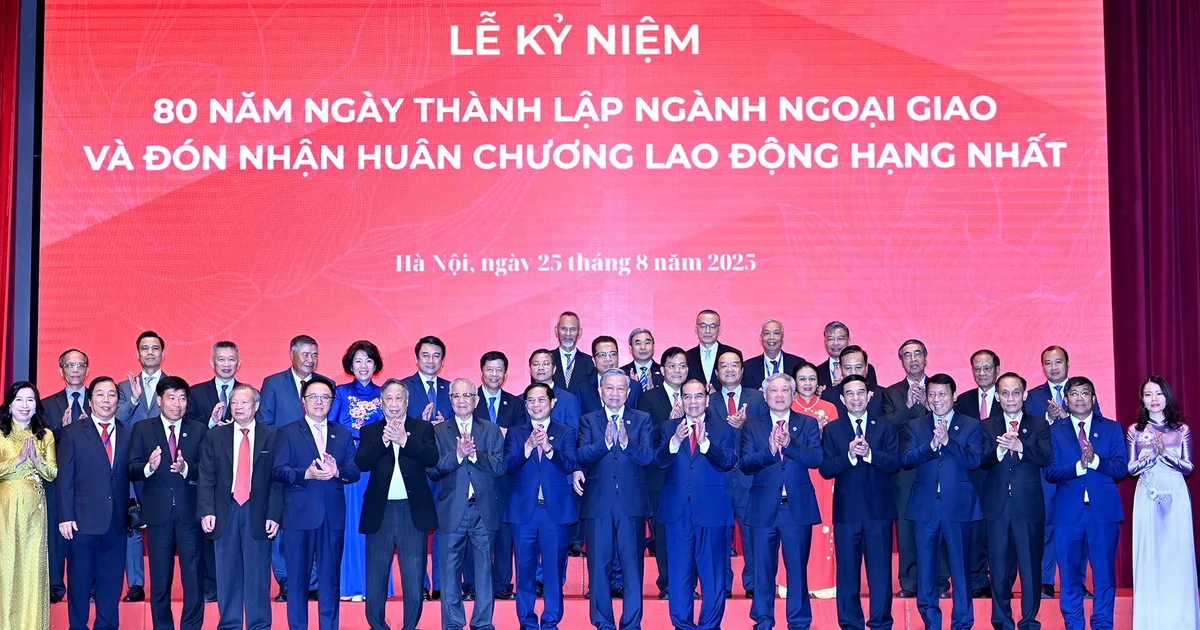 [Foto] Generalsekretär To Lam nimmt am 80. Jahrestag der vietnamesischen Diplomatie teil