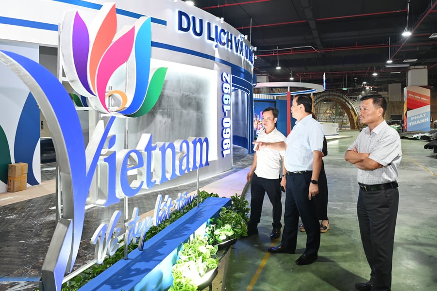 Cục trưởng Nguyễn Trùng Khánh kiểm tra công tác chuẩn bị trưng bày Du lịch Văn hóa tại Triển lãm A80 - Ảnh 4.