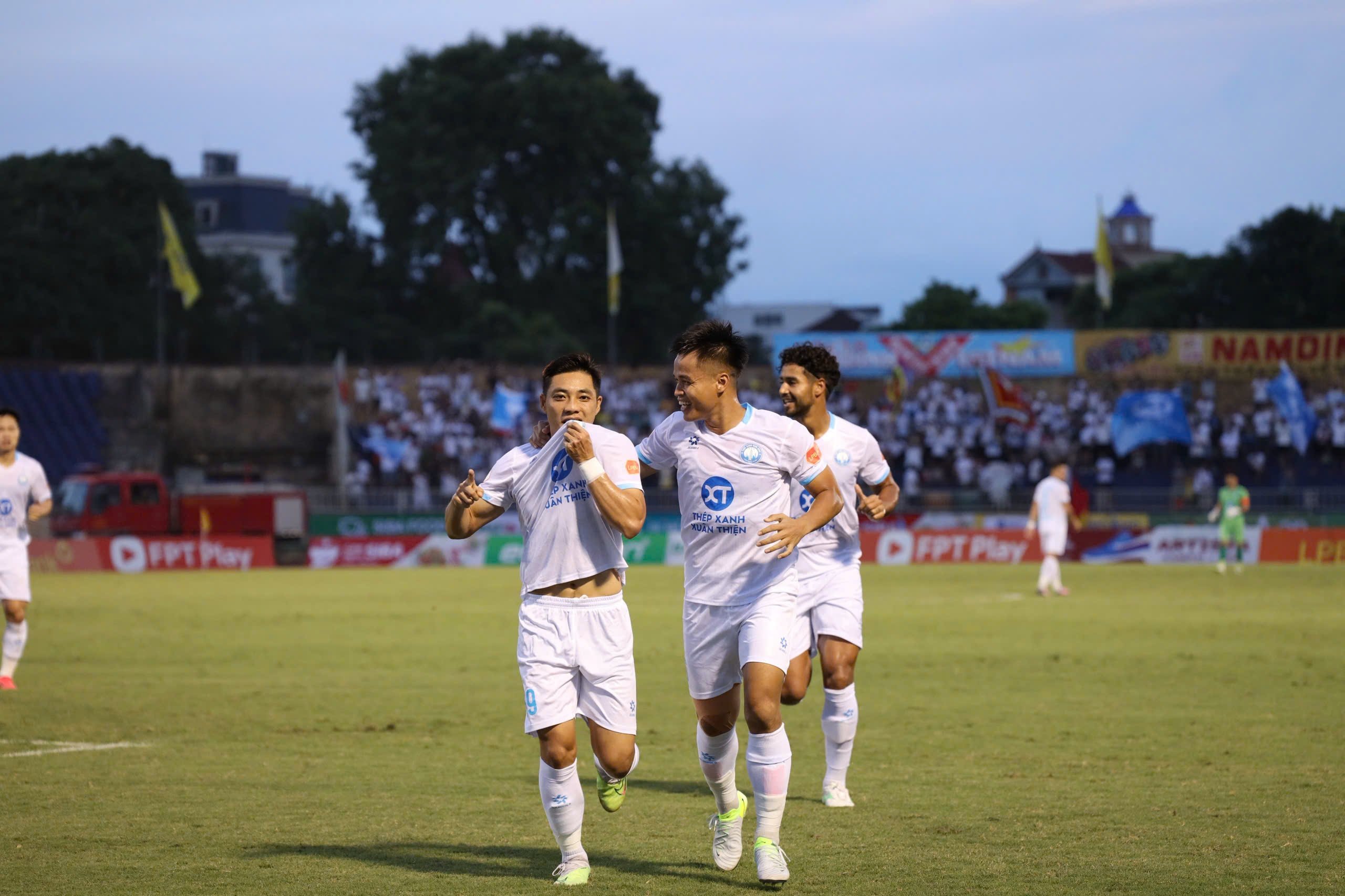 v.League អង់គ្លេស ១
