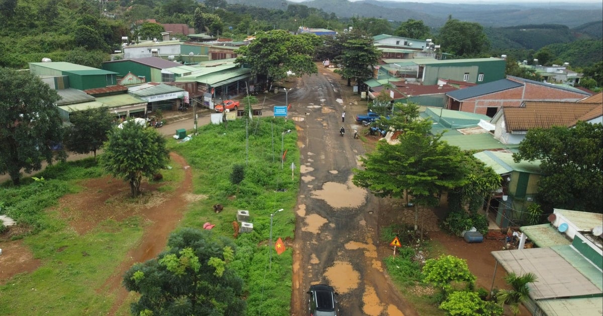 Provincial Road 681 section through the western communes of Lam Dong is destroyed.