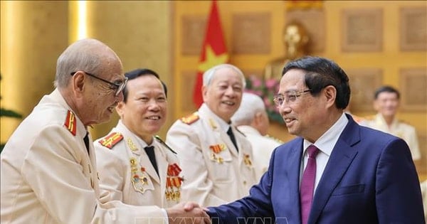 El primer ministro Pham Minh Chinh mantuvo una reunión amistosa con el Comité de Enlace de las Fuerzas de Seguridad Pública que apoyan el campo de batalla del sur.