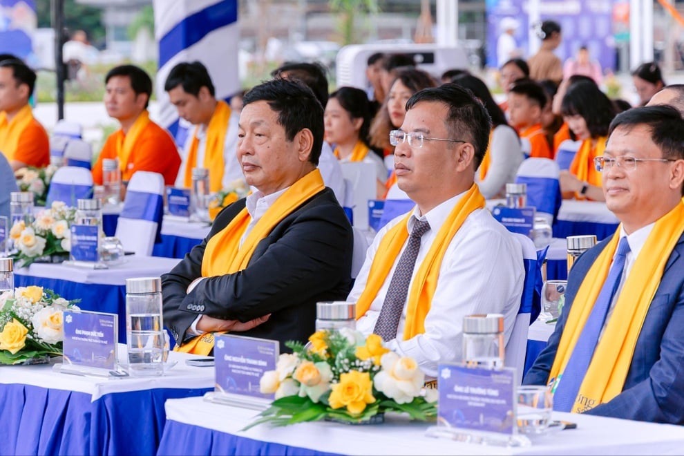 Tổ hợp giáo dục FPT tại Huế đón những học sinh đầu tiên - 1