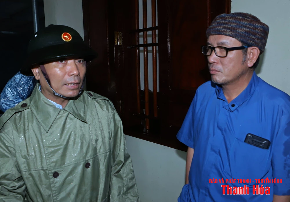 លេខាបក្សខេត្ត Nguyen Doan Anh បានត្រួតពិនិត្យការឆ្លើយតបនឹងព្យុះលេខ ៥ ហើយបានចុះសួរសុខទុក្ខ និងលើកទឹកចិត្តប្រជាជនឱ្យជម្លៀសខ្លួនដើម្បីបញ្ចៀសខ្យល់ព្យុះ។