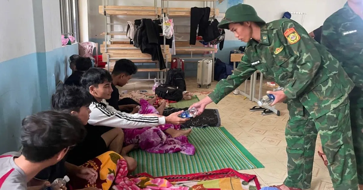Quang Tri: Más de 1.500 personas fueron evacuadas durante la noche, dejando zonas peligrosas para evitar la tormenta número 5