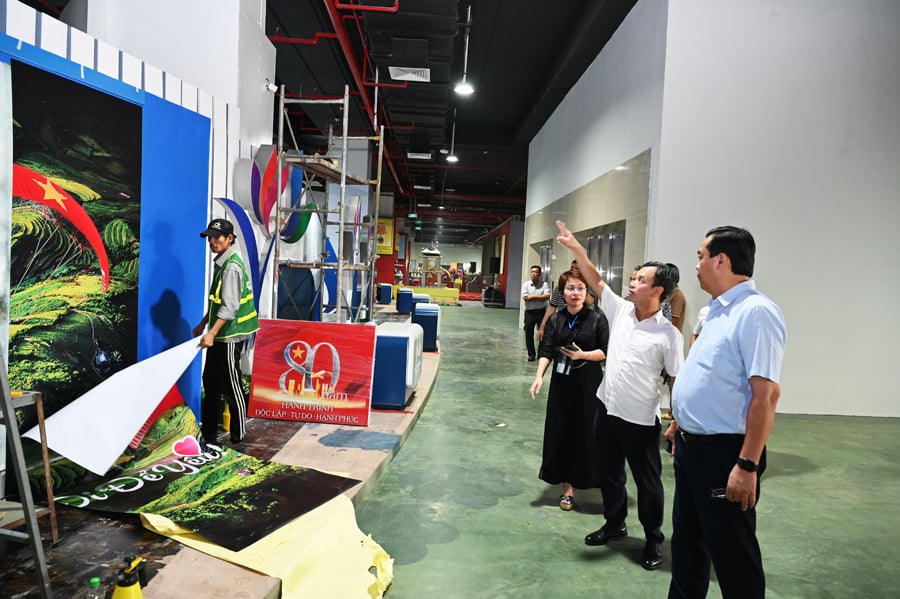 Cục trưởng Nguyễn Trùng Khánh kiểm tra công tác chuẩn bị trưng bày Du lịch Văn hóa tại Triển lãm A80 - Ảnh 3.