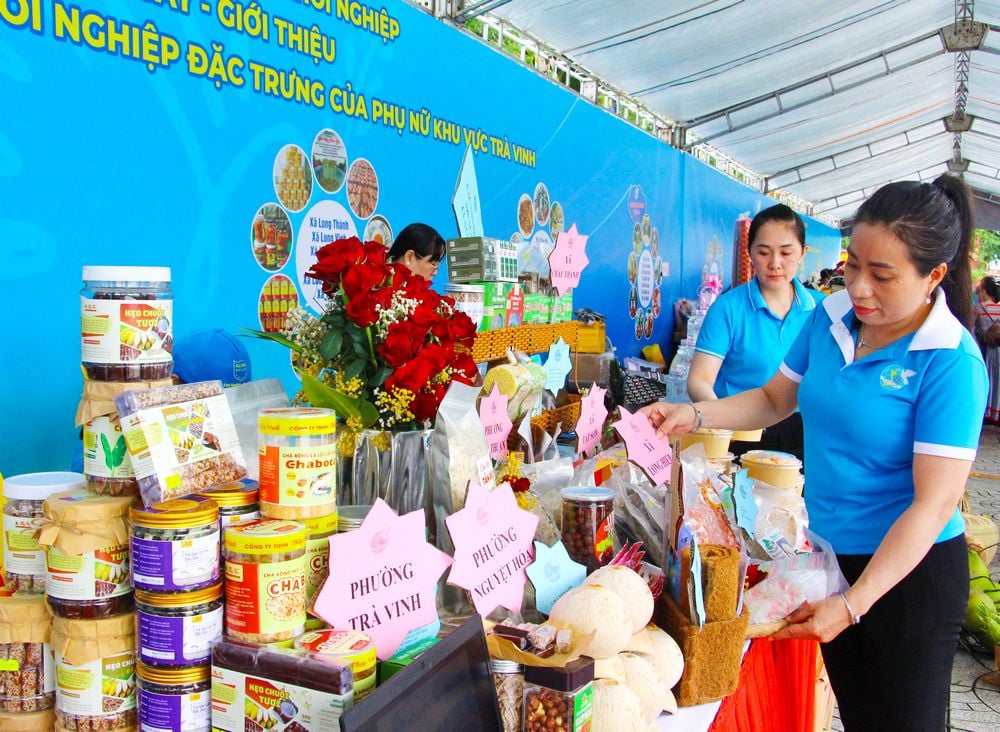 ការបង្ហាញស្តង់ផលិតផលស្ត្រីចាប់ផ្តើមអាជីវកម្មចំនួន 22
