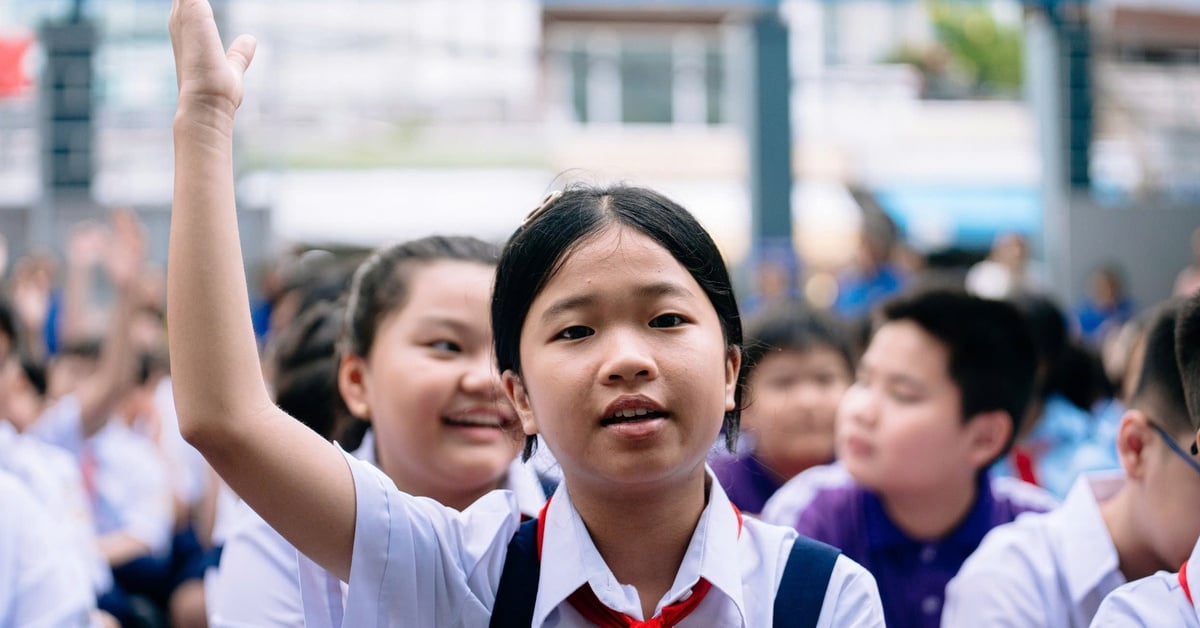 Esta mañana, 25 de agosto, los estudiantes de Ciudad Ho Chi Minh regresaron con entusiasmo a la escuela.