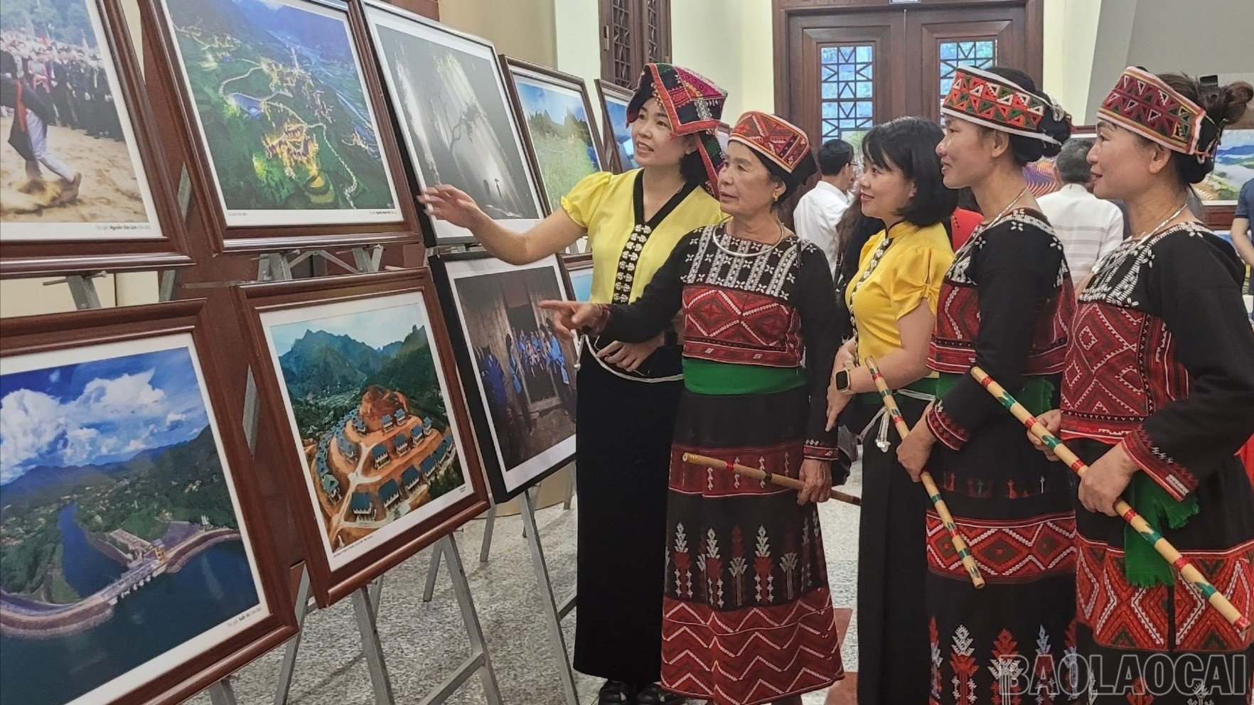 Künstlerische Fotoausstellung „Lao Cai – Farben der Integration und Entwicklung“