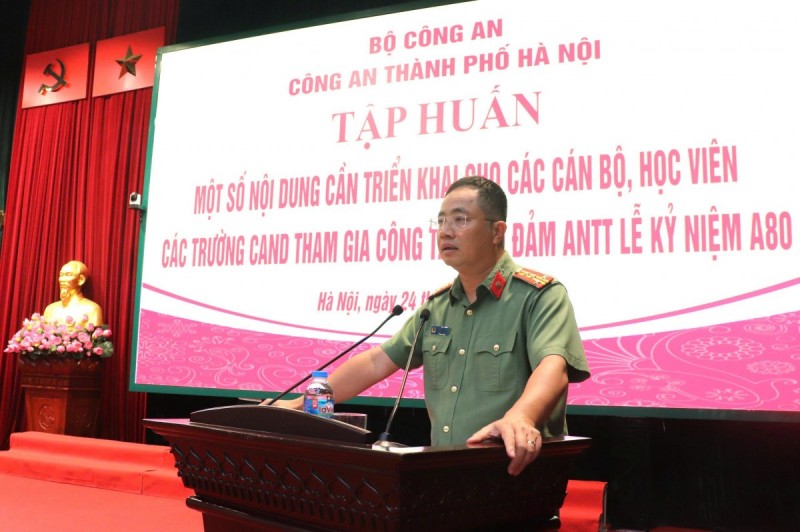 Đại tá Nguyễn Thành Long - Phó Giám đốc Công an thành phố Hà Nội, phát biểu tại chương trình. (Ảnh: T.L)