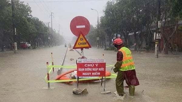 Cấm phương tiện lưu thông hướng về vùng tâm bão
