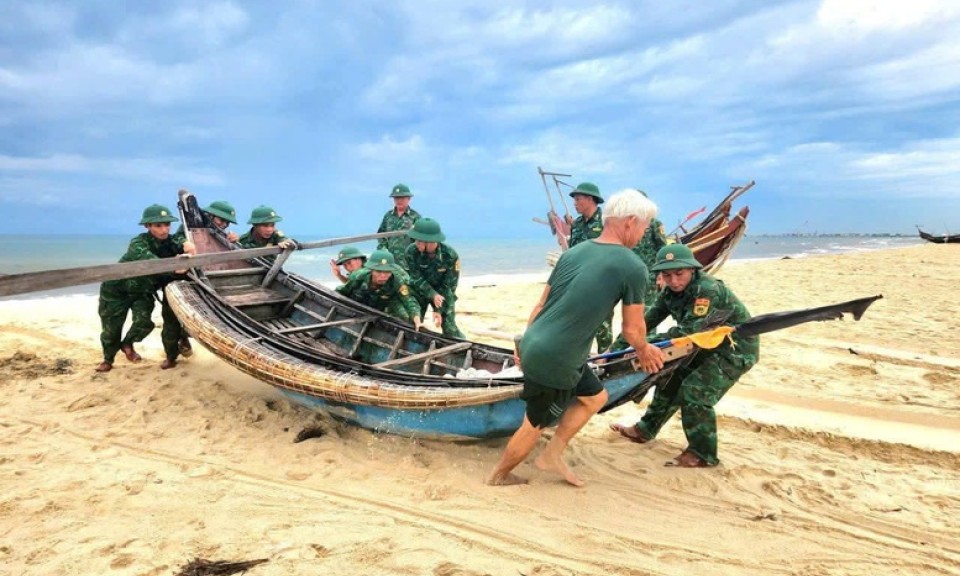 ឆ្លើយតបនឹងព្យុះទី ៥៖ ក្វាងទ្រី ណែនាំប្រជាជនកុំឱ្យចាកចេញពីផ្ទះចាប់ពីម៉ោង ៩ យប់តទៅ។ នៅថ្ងៃទី 24 ខែសីហា