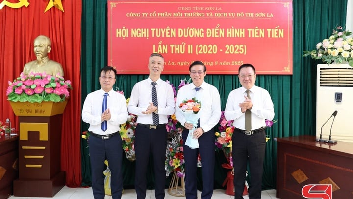 Son La Urban Environment and Services Joint Stock Company rewards 20 advanced models
