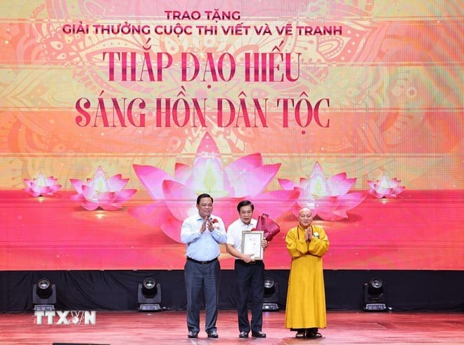 ttxvn-mua-vu-lan-1.jpg