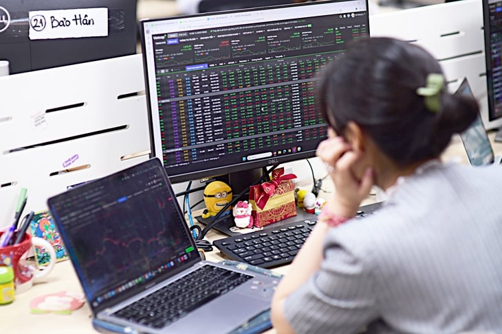 Đua hạ lãi margin và sóng 'ngân hàng ngầm' - Ảnh 2.