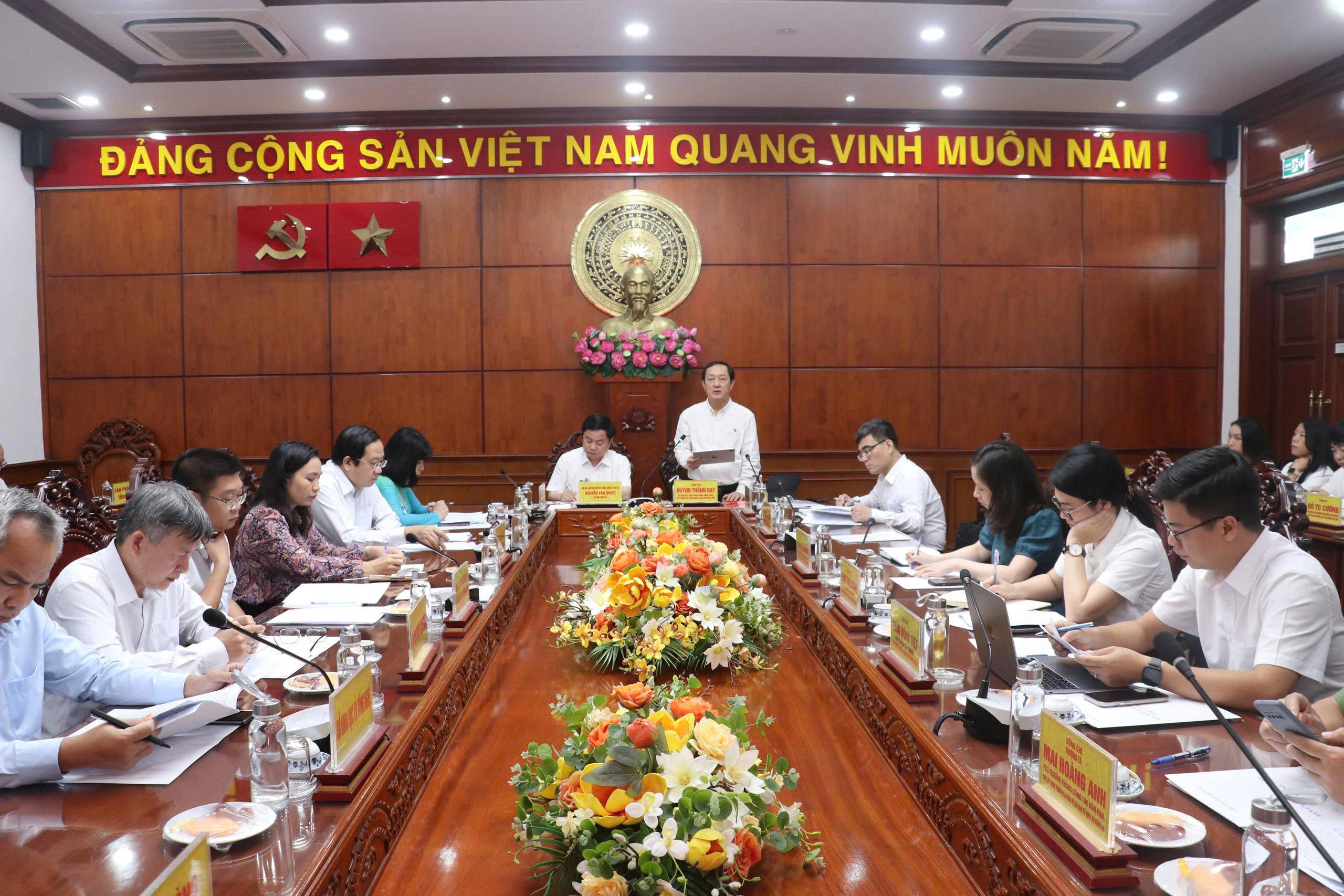 គណកម្មាធិការឃោសនា និងចលនាមហាជនមជ្ឈិម ធ្វើការស្ទង់មតិនៅ Tay Ninh