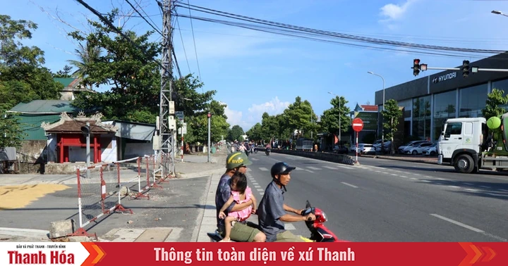 Se restringieron los viajes en la Carretera Nacional 1A y la Autopista Norte-Sur a través de Nghe An en la tarde del 25 de agosto.