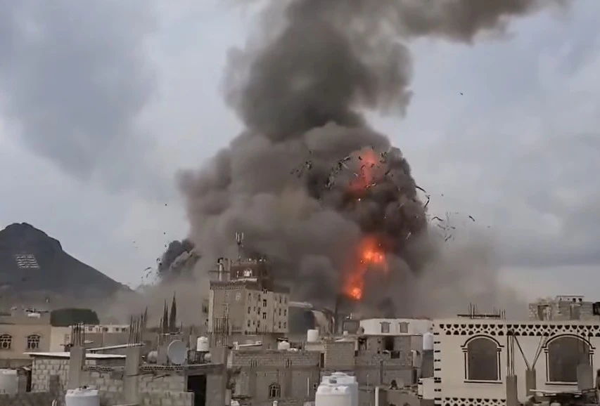 Israel bombardiert die jemenitische Hauptstadt schwer