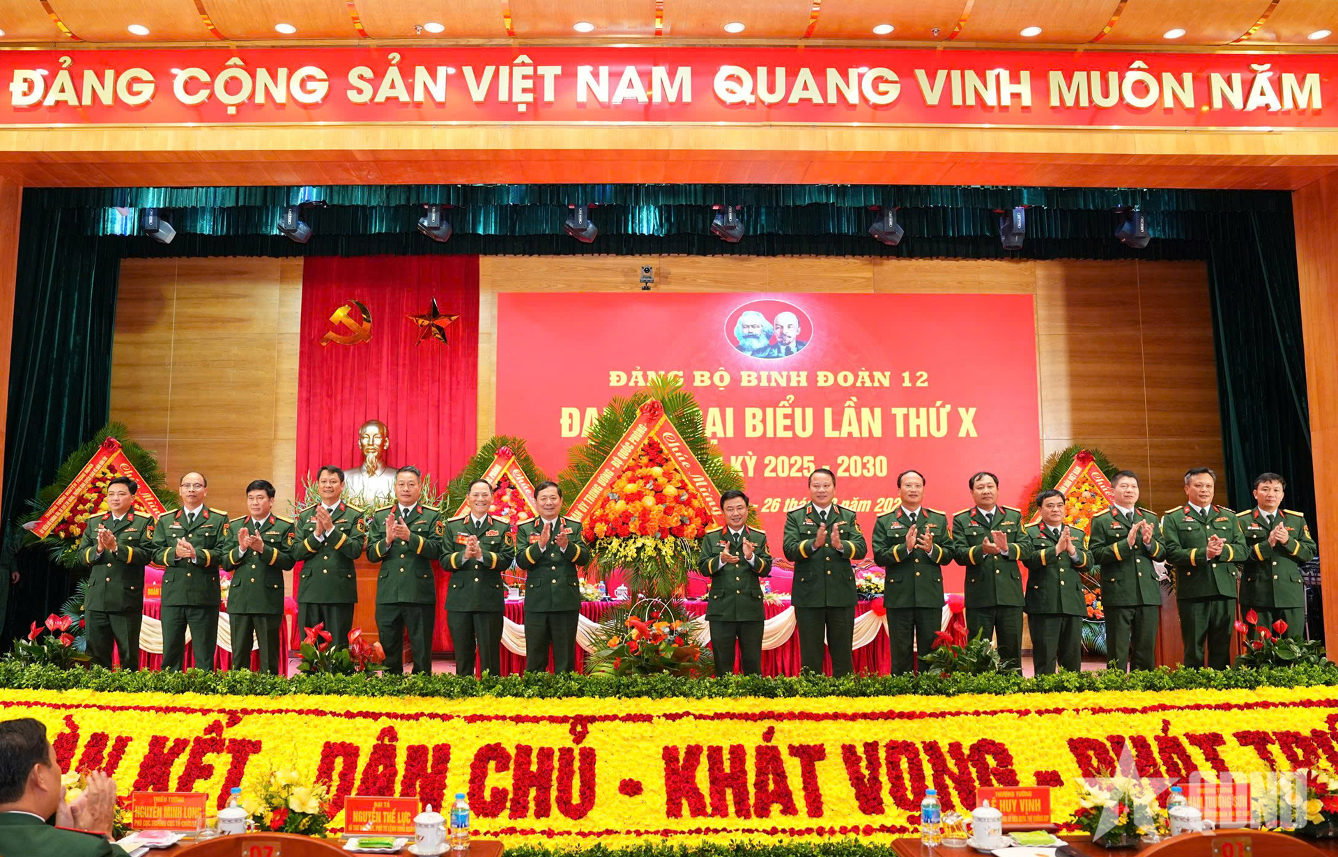 Senior Lieutenant General Le Huy Vinh attended and directed the Party Congress of the 12th Army Corps, term 2025-2030.