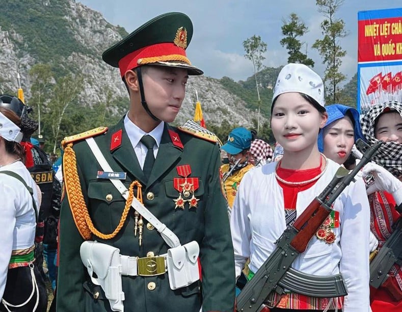 L'histoire d'amour d'un « officier de l'armée » et d'une « milicienne » à A80 fait sensation en ligne