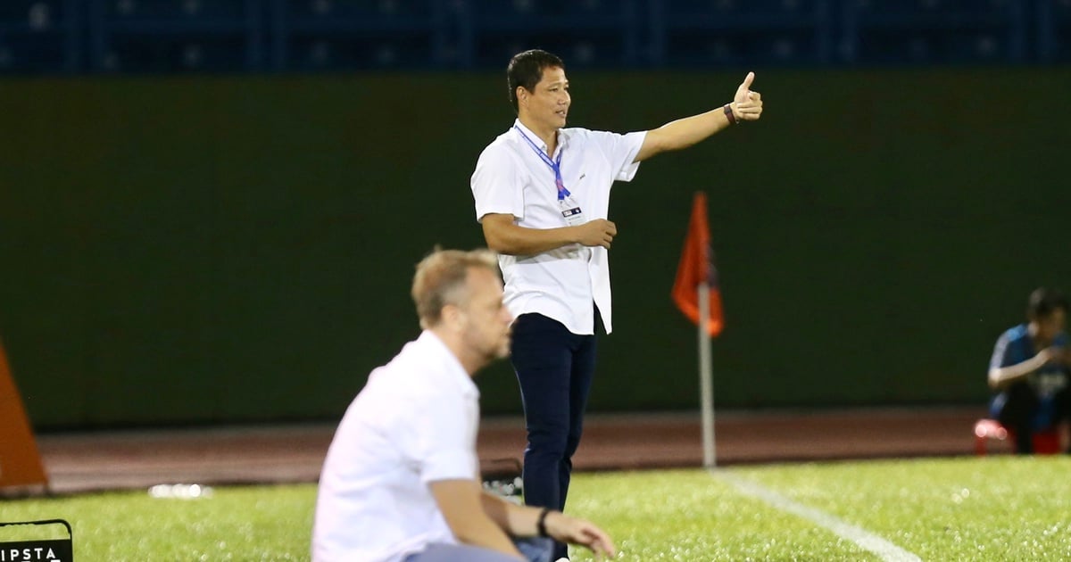 L'entraîneur Polking a nié que réagir à l'arbitre était une sorte de « tactique » de l'équipe CAHN, l'entraîneur Anh Duc était triste parce que...
