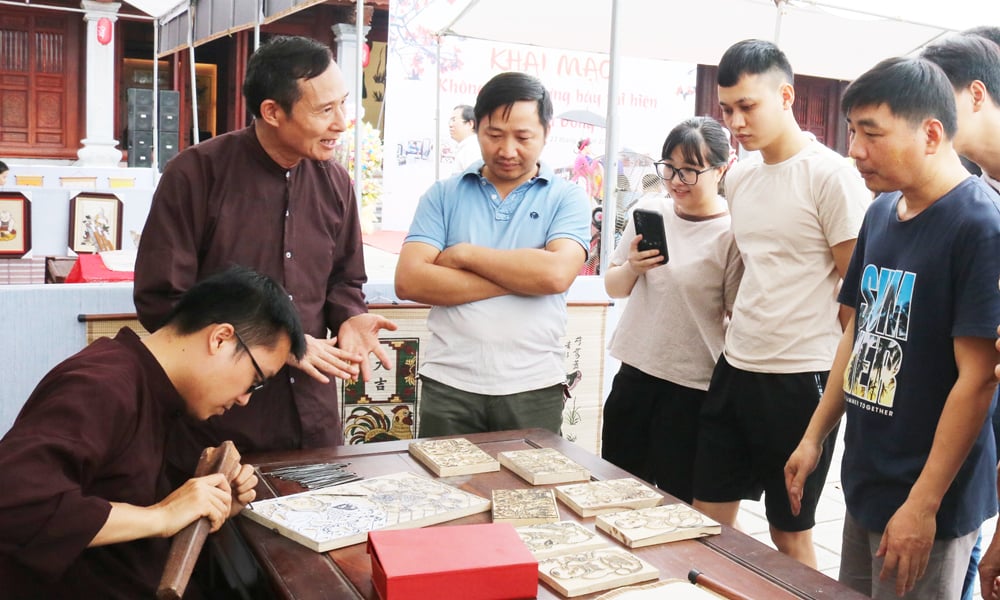 គំនូរមេអំបៅដុងហូ នៅឯការតាំងពិពណ៌ស្នាដៃជាតិ