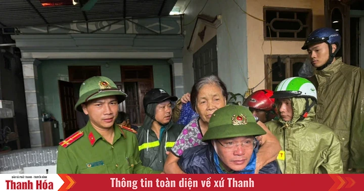 ตำรวจเมืองถั่นฮวาทำงานตลอดคืนเพื่ออพยพประชาชนเพื่อเตรียมพร้อมรับมือพายุลูกที่ 5