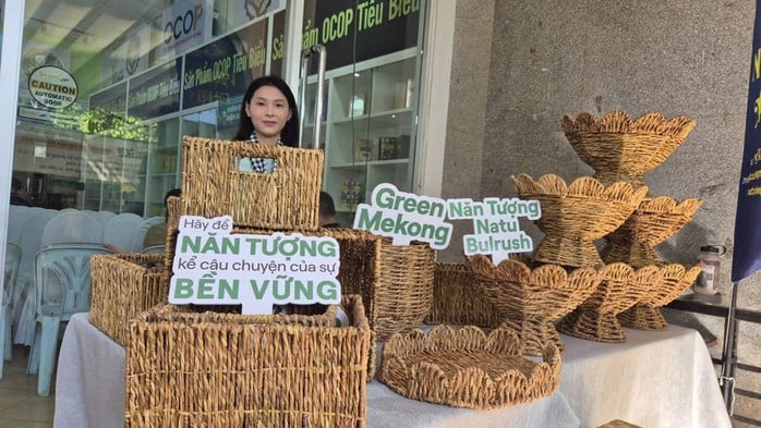 Cỏ năn tượng từ nguyên liệu bỏ đi đã được sử dụng để tạo nên các sản phẩm gia dụng được yêu thích