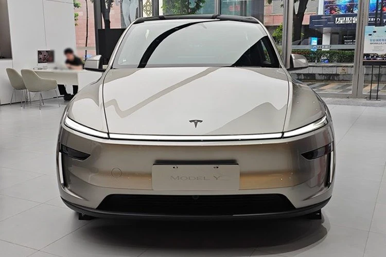 ធ្វើជាសាក្សី Tesla Model YL 2025 ពីជាង 1 ពាន់លានដុងក្នុងប្រទេសចិន