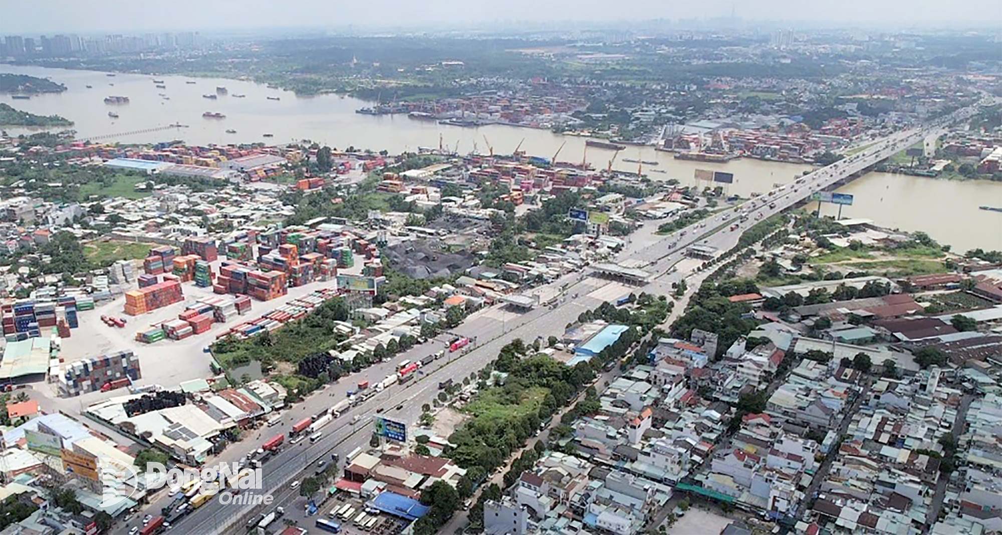 Dong Nai is currently coordinating and implementing projects to build road bridges connecting with Ho Chi Minh City. Photo: Pham Tung