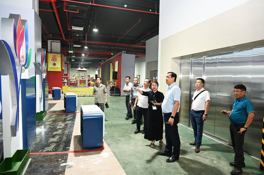 Cục trưởng Nguyễn Trùng Khánh kiểm tra công tác chuẩn bị trưng bày Du lịch Văn hóa tại Triển lãm A80 - Ảnh 6.
