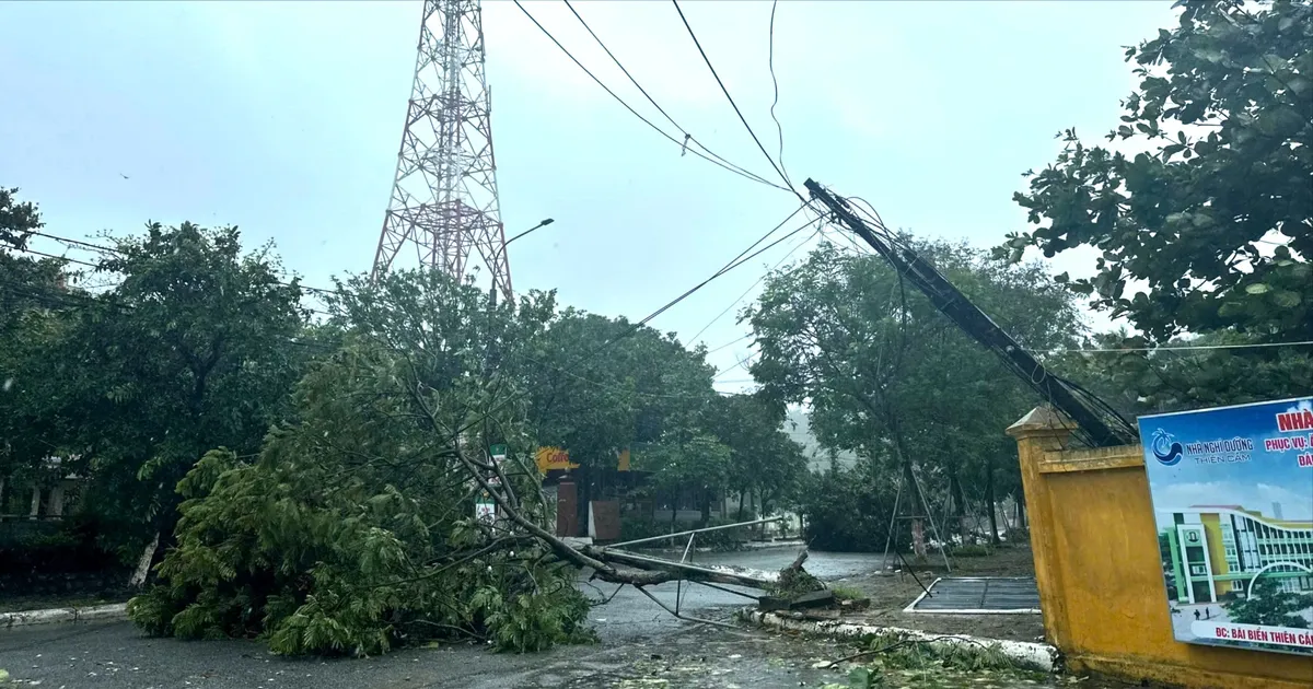 Storm No. 5 makes landfall from Nghe An to Ha Tinh