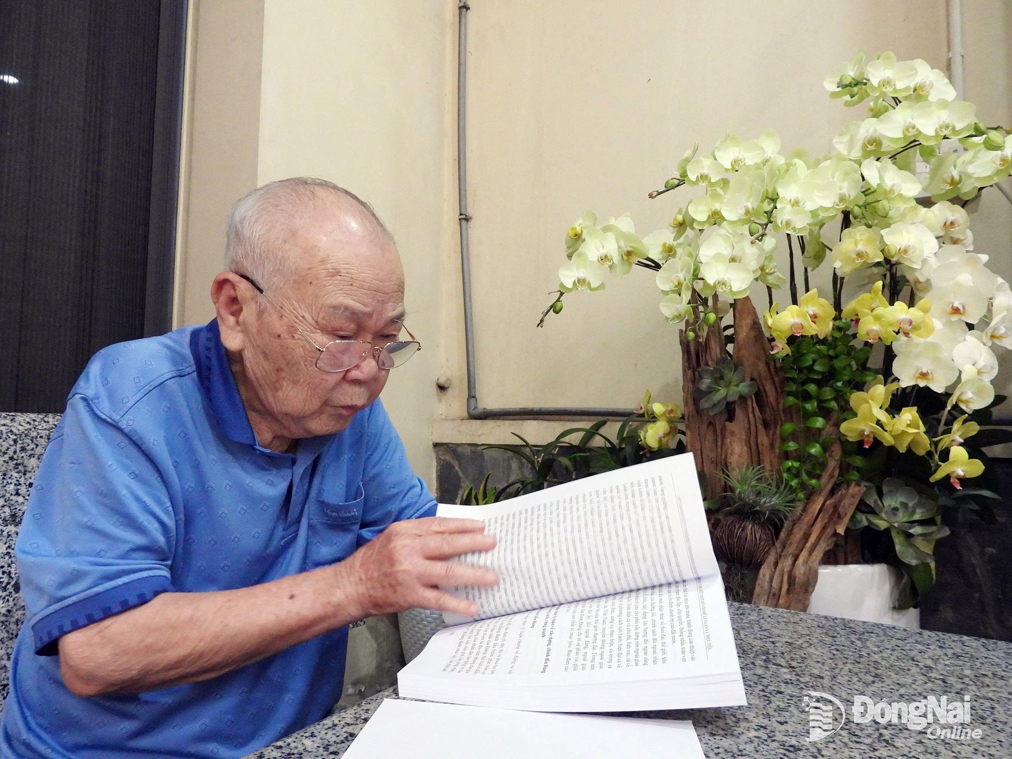 Ông Huỳnh Văn Bình (hay còn gọi Năm Bình), nguyên Chủ tịch ủy ban nhân dân tỉnh Đồng Nai, nguyên Trưởng ban thu dọn lòng hồ Trị An vẫn nhớ như in giai đoạn nhà nước và nhân dân chung sức thực hiện các công trình vĩ đại trên địa bàn - Ảnh:Cẩm Liên