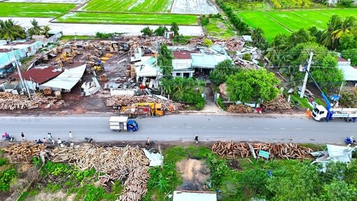 Tay Ninh: Heavy rain and tornadoes damaged many houses and crops