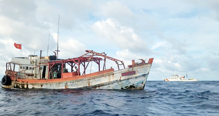 Coast Guard Region 4 consecutively arrested 3 fishing boats illegally transporting DO oil.
