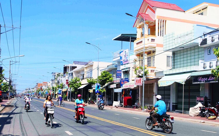 Tan Chau towards central urban area
