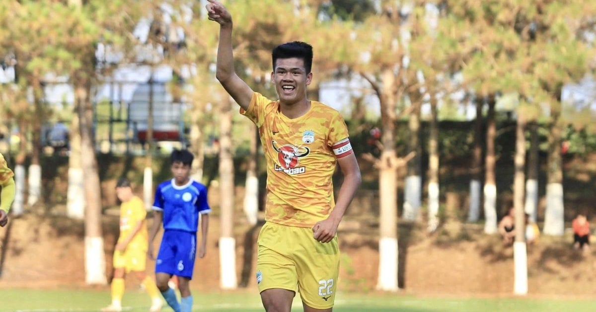 ក្តៅៗ៖ ក្រុមជម្រើសជាតិវៀតណាម ហៅខ្សែការពារកណ្តាលកម្ពស់ 1.96m របស់ HAGL, Doan Ngoc Tan ត្រលប់មកវិញ, Nguyen Filip អវត្តមាន